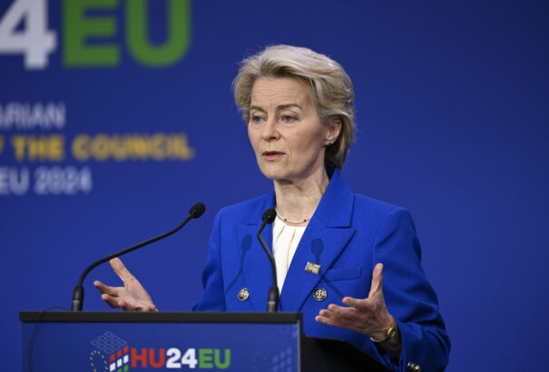 Célkeresztben Ursula von der Leyen – kezdődik a Pfizergate tárgyalása