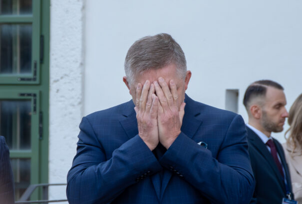 Omladozik a kormány, veszélyben a parlamenti többség. Huliakék progresszív faltörő kosként viselkednek