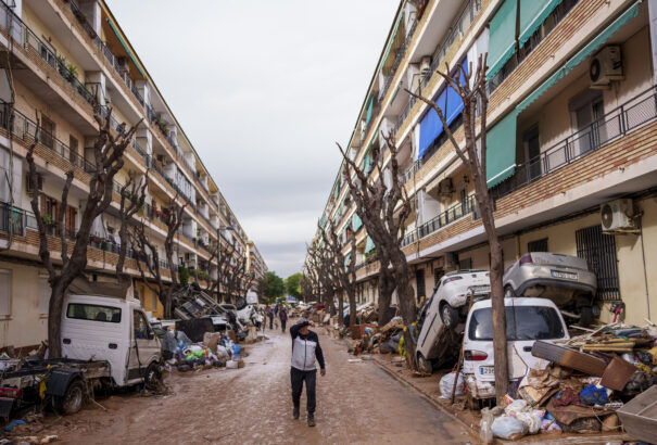 Nem lélegezhetnek fel a spanyolok az árvízkatasztrófa után, újra narancs riasztást adtak ki, folyamatosan esik az eső