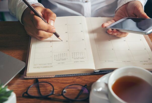 Az SaS két munkaszüneti nap eltörlését javasolja