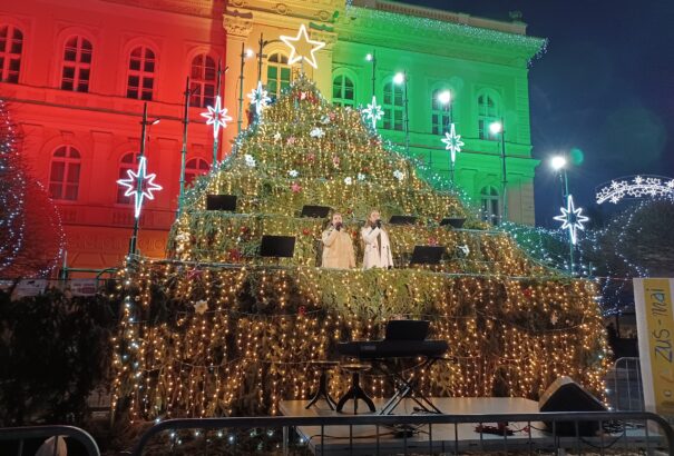 Hangulatkép advent harmadik vasárnapjáról Komáromban (Képekkel)