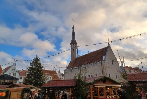 Tallinn, az ünnepi fényekben pompázó mesés város – Képekkel