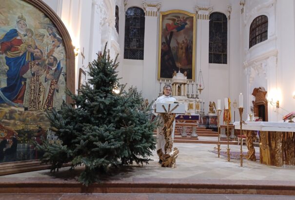 Valódi adventi hangulatot teremtett a Concordia Vegyeskar a komáromi Szent András-bazilikában