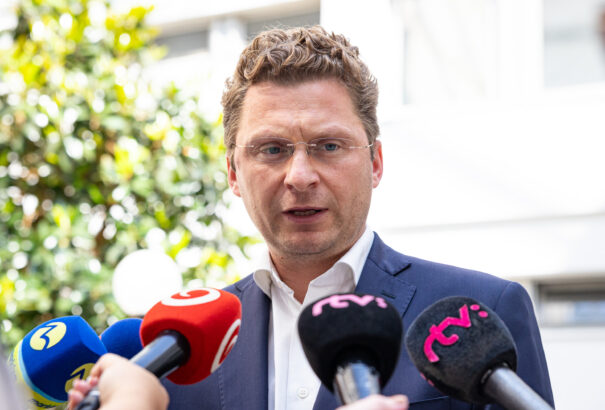 Visolajský szerint „túllépi a demokrácia kereteit”, ha valakit munkára kényszerítenek, miközben felmondott munkahelyén