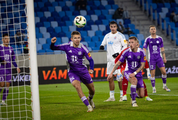 Csúnya komáromi vereség Pozsonyban, bedarálta a Slovan a KFC-t