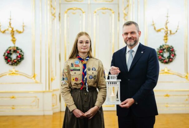 Pellegrini átvette a betlehemi lángot a cserkészektől