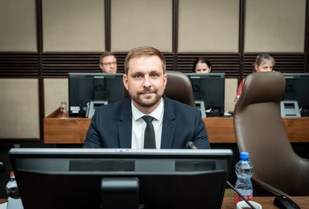 Továbbra is veszélyben az egészségügyi ellátás, de a minisztérium bízik az orvosokkal kötött alkuban