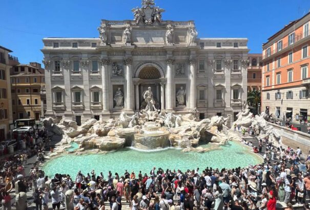 Újra nyitva a római Trevi-kút, de korlátozzák a látogatását