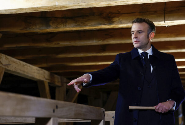 Macron politikai fikciónak minősítette a lemondására irányuló felhívásokat