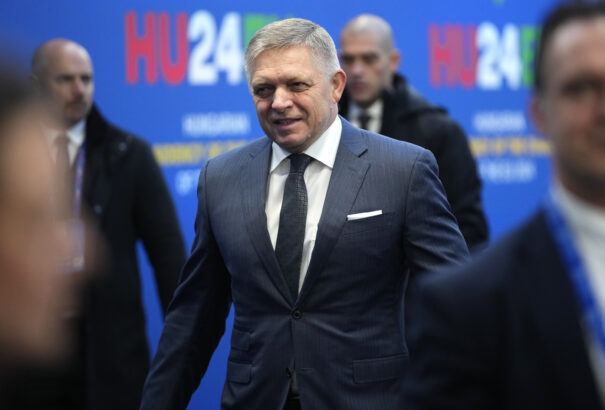 Három minisztere kíséri Brazíliába Ficót