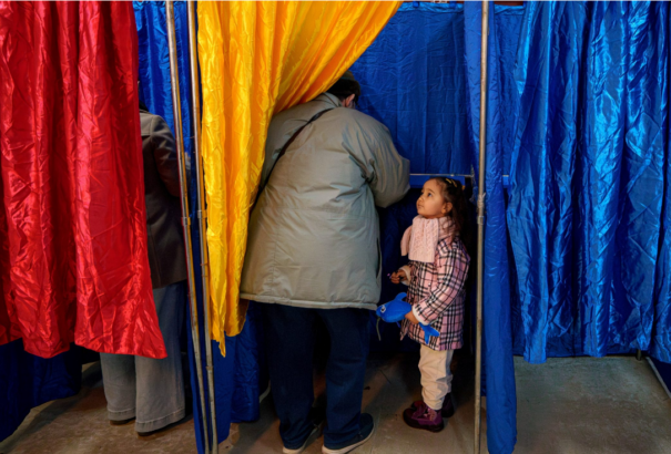 Romániai választások – Az alkotmánybíróság érvénytelenítette az elnökválasztás első fordulójának eredményét