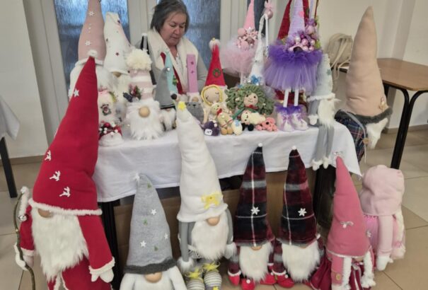 Ünnepi hangulatban és karácsonyi vásárral várták a Mikulást Vásárúton (képekkel)