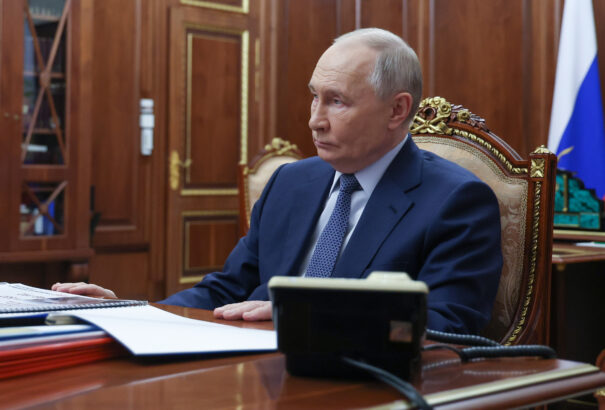 Vlagyimir Putyin bocsánatot kért az azerbajdzsáni gép tragédiája miatt