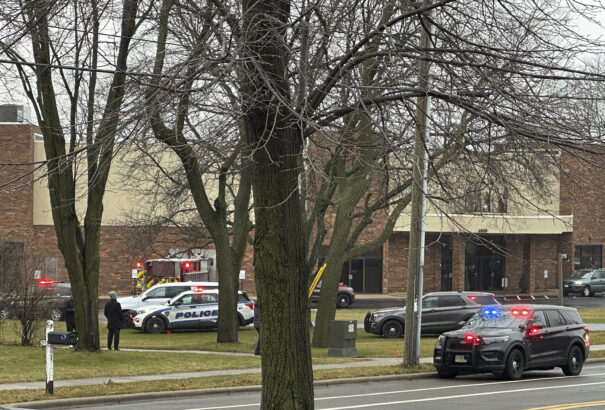 Amerikai iskolai lövöldözés: egy 15 éves diáklány tanárával, diáktársával és saját magával is végzett