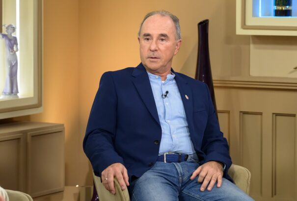 „Tiltás nem, de presszió azért volt” – Varga Miklós családja nehezen fogadta el pályaválasztását