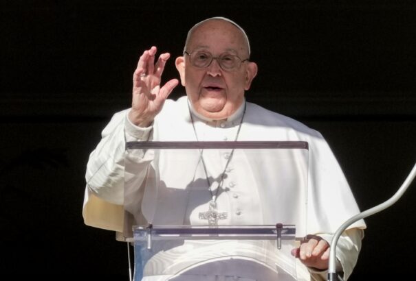 Vatikán: Ferenc pápa vasárnap sem jelenik meg a hívők előtt