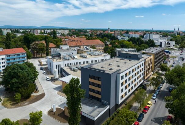 Karácsonyi üzemmód a komáromi kórházban