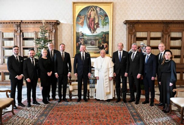 Pellegrini: Ferenc pápa áldott karácsonyt kíván Szlovákia állampolgárainak