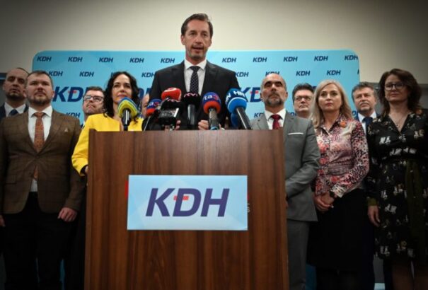 A KDH szerint Fico nem béketeremtő. Kritizálták a Kremlben tett látogatását