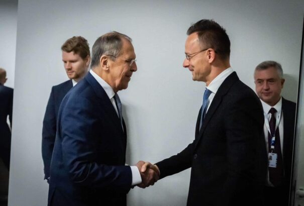 Lavrov: Magyarország és Szlovákia Eurázsia felé kacsingat