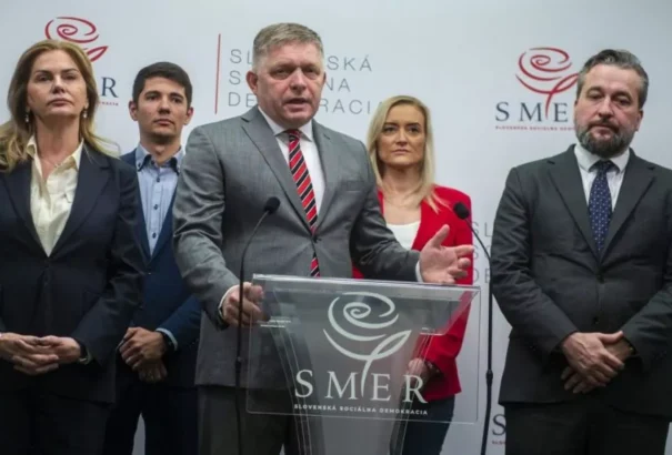 A Smer-SD irodáiban bombákat jelentettek, a rendőrség avatkozott be