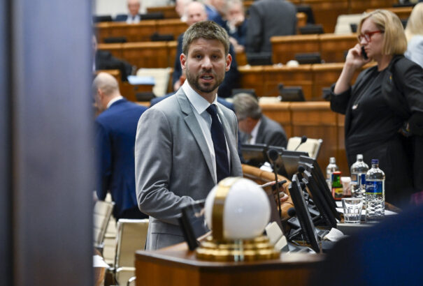 Az ellenzék szerint Ficónak „beteg a feje”, vádaskodásai pedig nevetségesek és sértőek