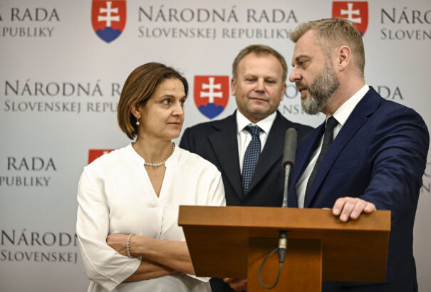 A cseh parlament delegációja a szlovák ellenzékkel tárgyal Pozsonyban