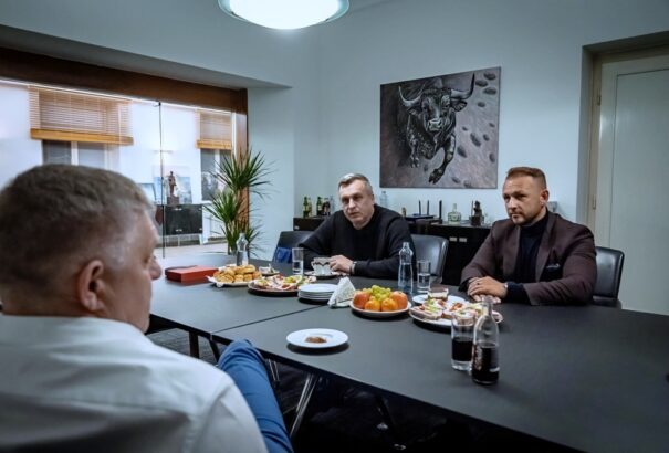 Úgy fest, a koalíció egy hónap haladékot kapott a rebellis képviselőktől a teljes bukásig