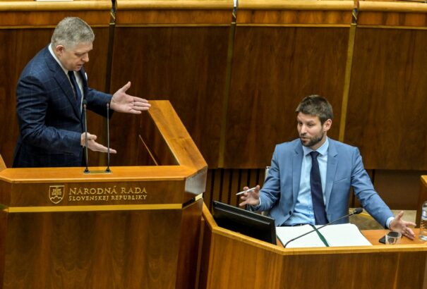 Fico: A Majdant és a grúz tüntetéseket szervező személyek most Szlovákiában próbálják megbuktatni a kormányt