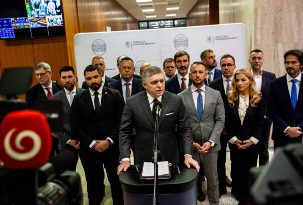 Fico: Az ellenzék olyanokkal áll kapcsolatban, akik fel akarják forgatni alkotmányos rendünket