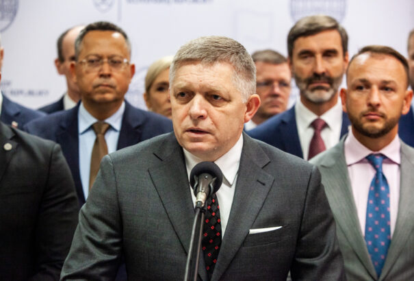Fico azzal vádolja a Grúz Nemzeti Légiót, hogy köze van a szlovákiai tüntetésekhez