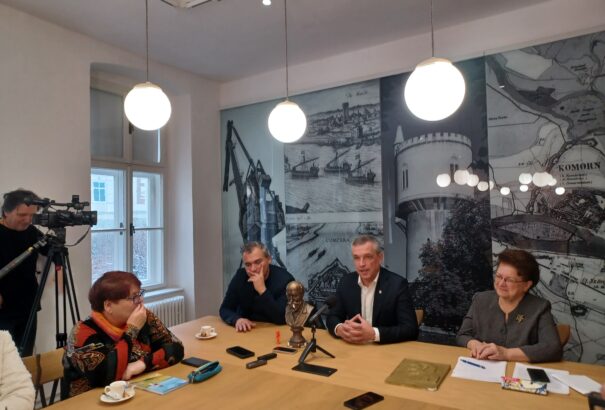 2025-ben Jókai Mór nagyszerű, különleges személyiségére emlékezik Komárom városa