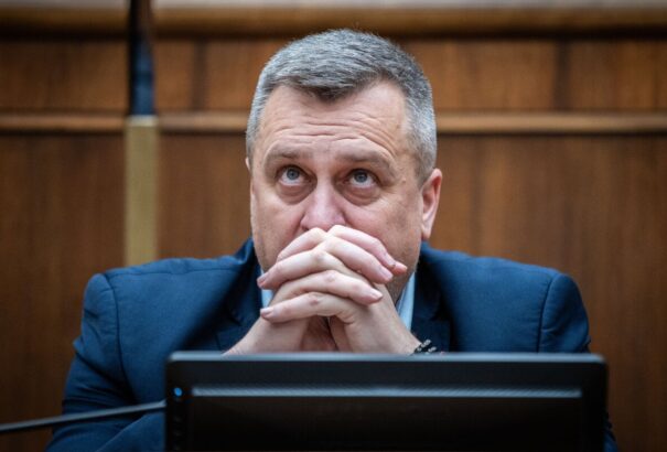 Varsó szerint nem tiltották ki a Moszkvába tartó szlovák delegációt a lengyel légtérből