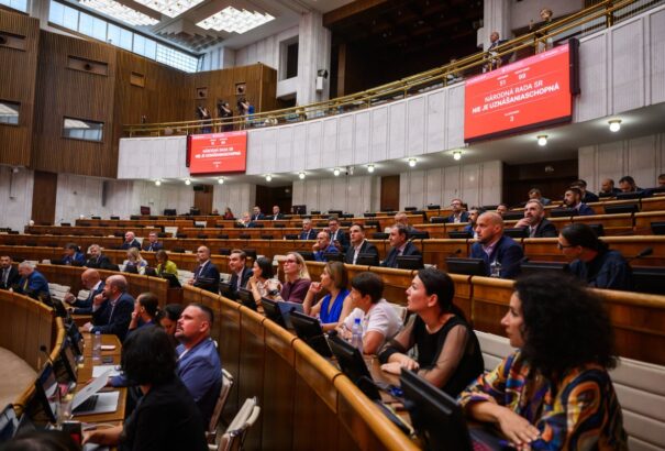 Kedden lesz a parlament rendkívüli ülése