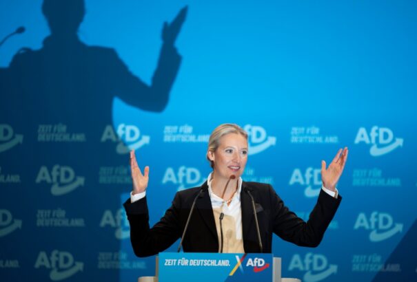 Megállíthatatlanul jön fel az AfD, Merz előnye rohamtempóban csökken