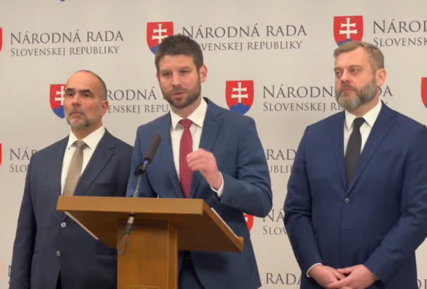Szlovák külpolitika – Rendkívüli ülést kezdeményez az ellenzék, hogy kinyilváníthassák, nem értenek egyet Ficóval