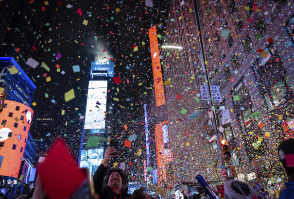 2025: tűzijátékok borították fénybe az új év útját a Föld körül