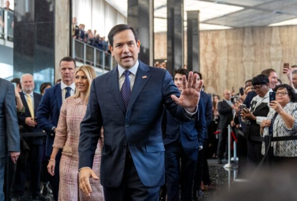 Új amerikai külügyminiszter: Többé nem veszünk részt olyan tevékenységben, ami ösztönzi a migrációt