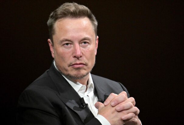 Francia miniszterelnök: Elon Musk veszélyt jelent a demokráciára