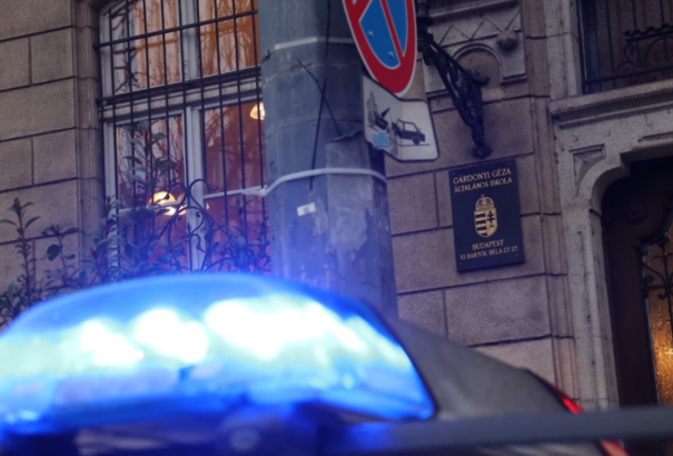 Bombafenyegetést kapott több magyarországi iskola. Orbán Viktor forródróton van a belügyminiszterrel