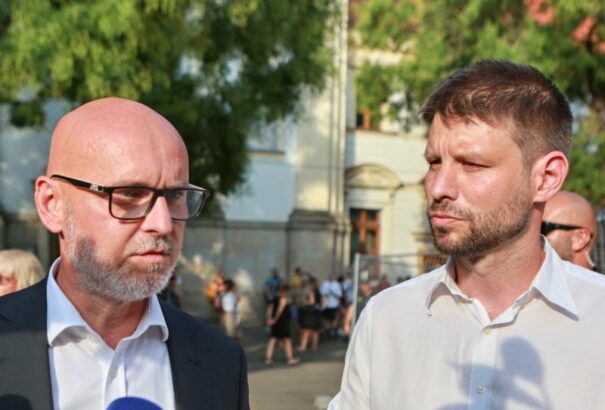 Šimečka előrehozott választásokat követel, Gröhling pedig Fico távozását