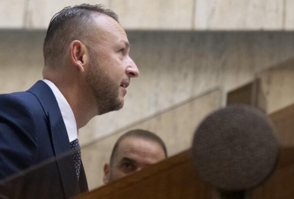 Sem a Hlas, sem a Smer nem vesz részt a parlament keddi rendkívüli ülésén