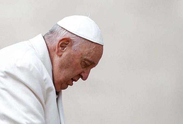 Ferenc pápa a kaliforniai erdőtüzek áldozataira emlékezik