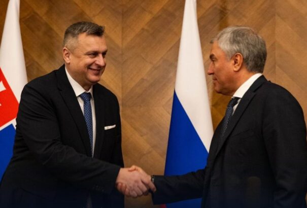 Robert Fico egy „nagy” delegációval utazik Moszkvába május 9-én