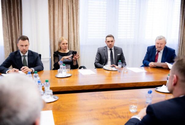 Saková cáfolja a nukleáris hulladéktároló építéséről szóló híreket