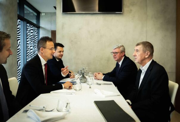 Fiala Szijjártóba is beleállt: A magyar külügyminiszter prágai látogatása nem volt helyénvaló