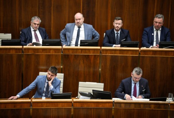 Végjáték, vagy rendezés? – Rendkívüli parlamenti ülés várható az üresen álló tisztségek betöltéséről