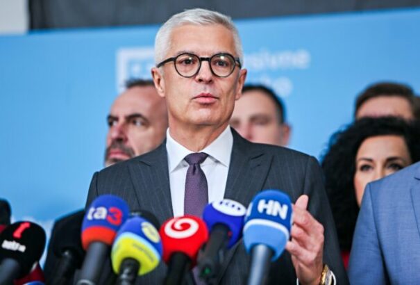 A PS szerint Fico nem Szlovákia védelmében utazott az Egyesült Államokba, hanem egy közös fotóért Trumppal