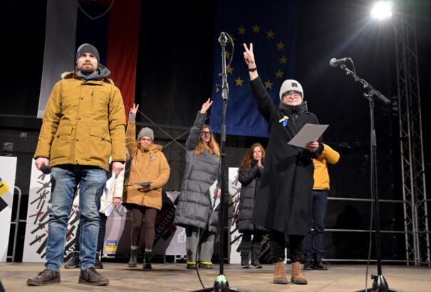 Kínos: A kormányellenes tüntetések főszervezője azt sem tudja, hogy népszavazással léptünk be az EU-ba