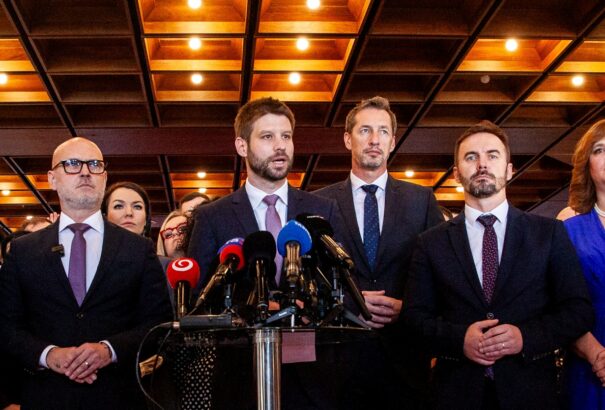 Az ellenzéki KDH és a PS szerint Ukrajnát nem lehet kihagyni a béketárgyalásokból